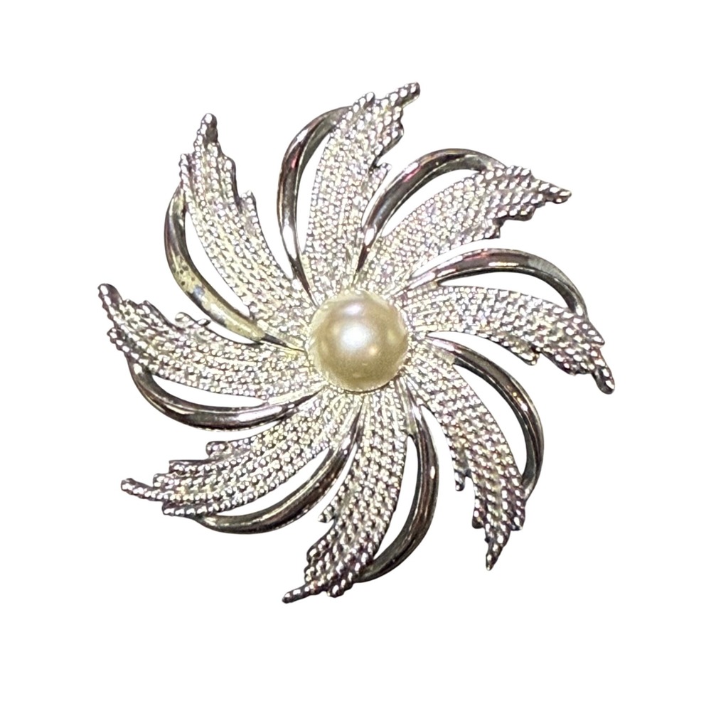 Sarah Coventry Vintage Flower Brooch Faux‎ Pearl Center Silver Tone Pin